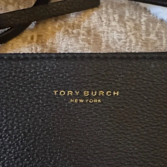 Tory Burch Black Leather Shoulder Bag with Pink Tag and Gold Charm - Picture 2 of 12